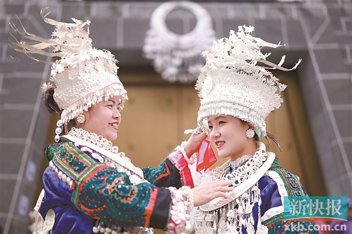 贵金属投资低门槛社交化_年轻群体贵金属投资_贵金属专家分析